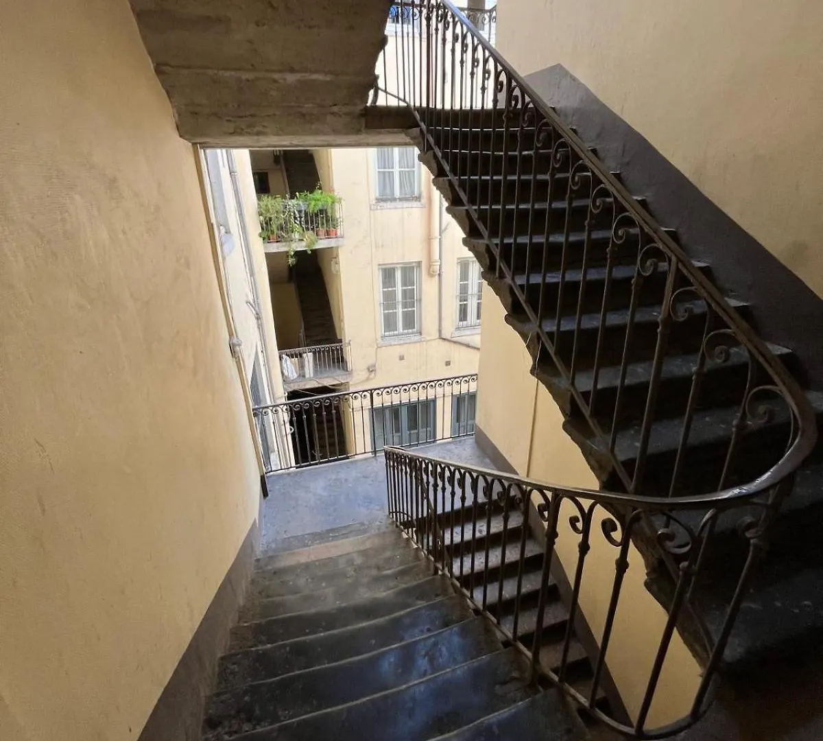 Hotel D Enghien Lyon Frankrike